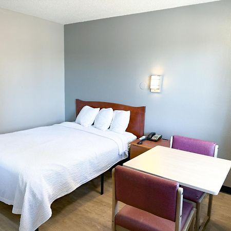Super 7 Motel Coralville Exteriör bild