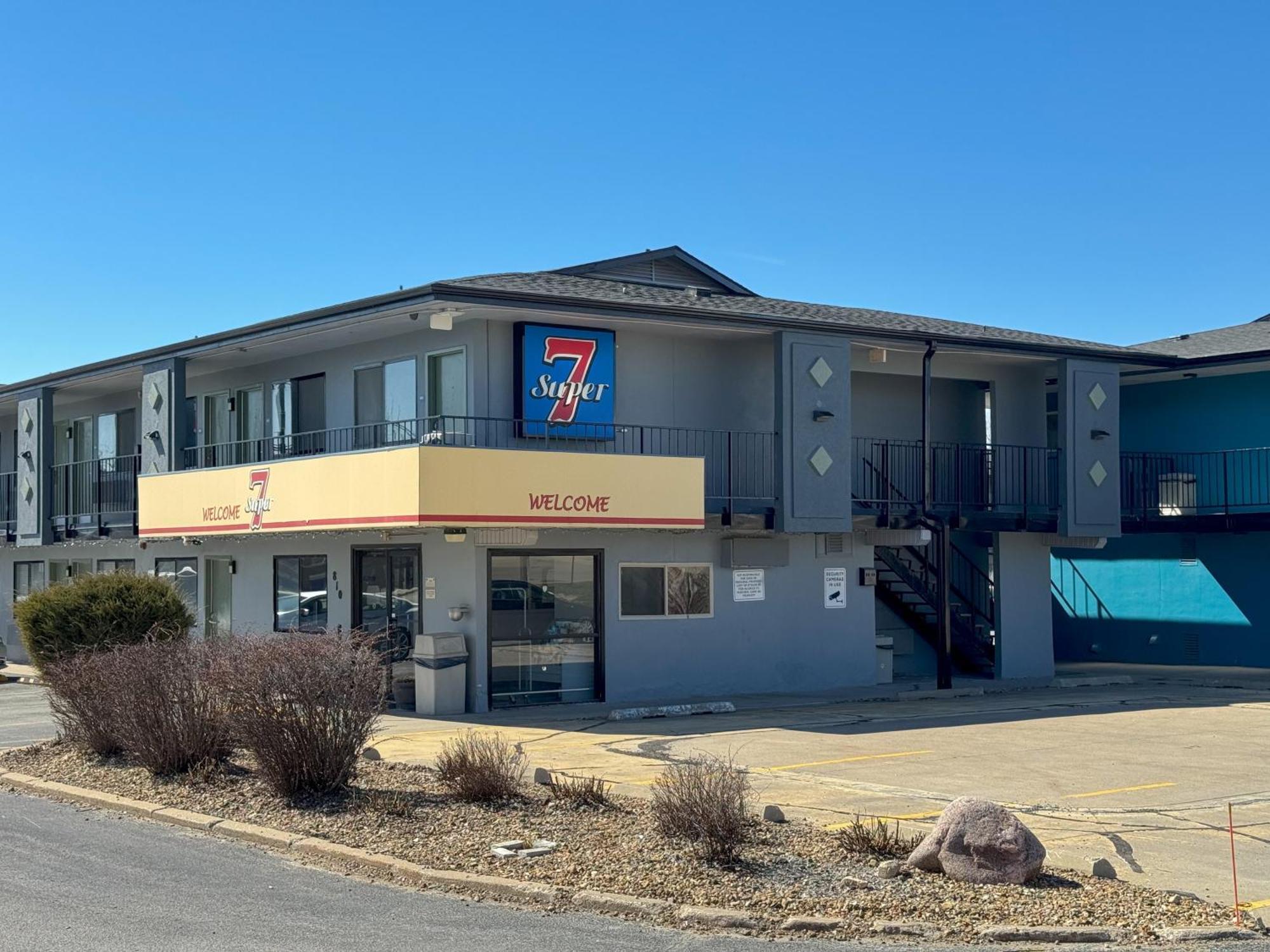 Super 7 Motel Coralville Exteriör bild