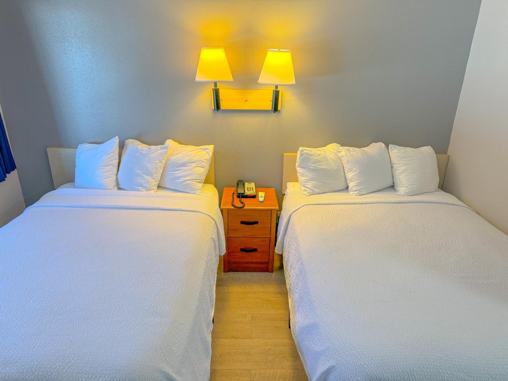Super 7 Motel Coralville Exteriör bild