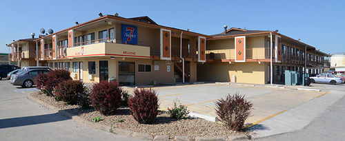Super 7 Motel Coralville Exteriör bild